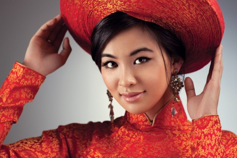young-vietnamese-woman-in-traditional-clothing-portrait-1600x1066